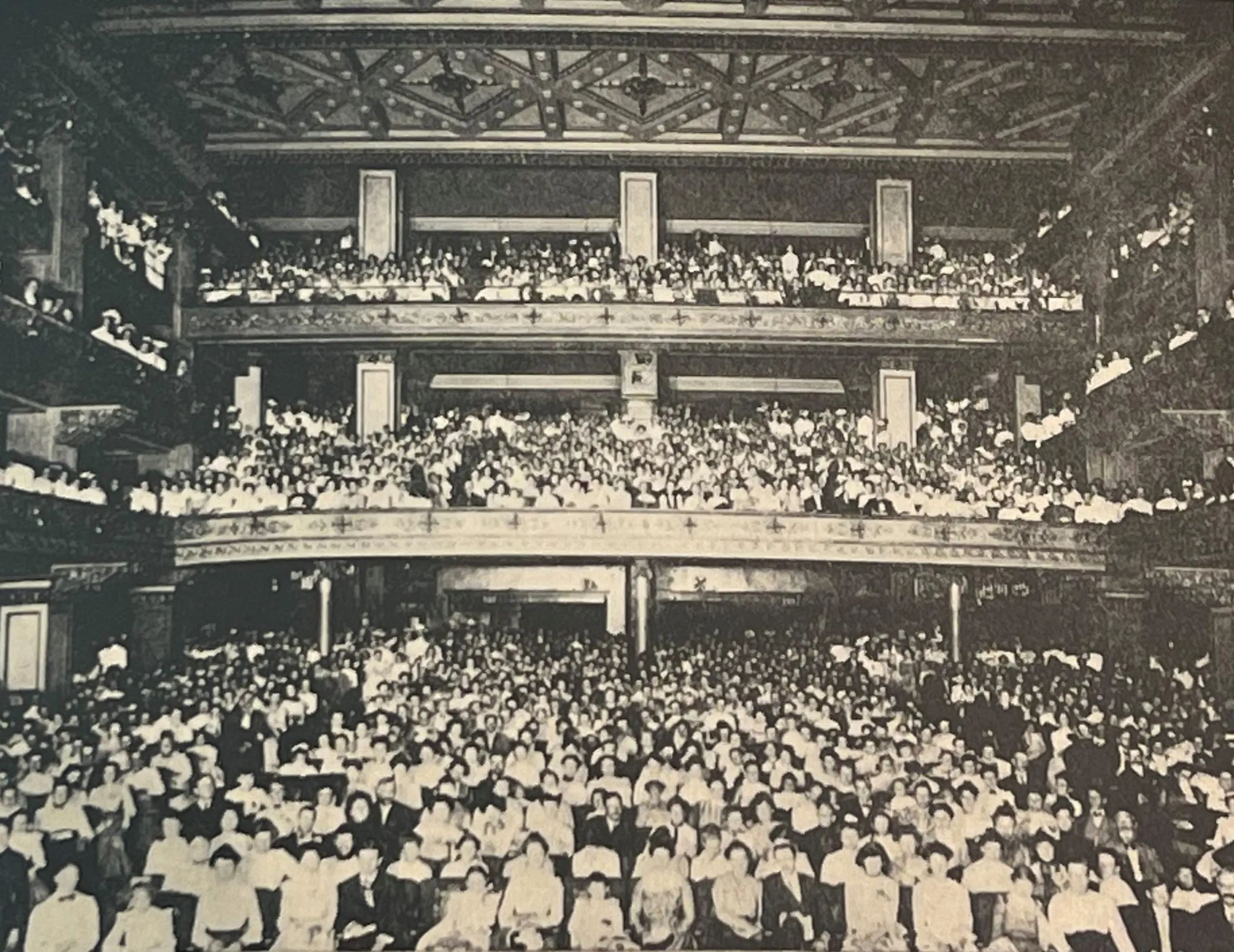 Historic-Studebaker-Theater-audience-image_courtesy-of-Fine-Arts-Building-scaled-1.webp
